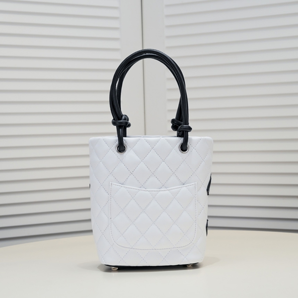 シャネルバッグ側面デザイン